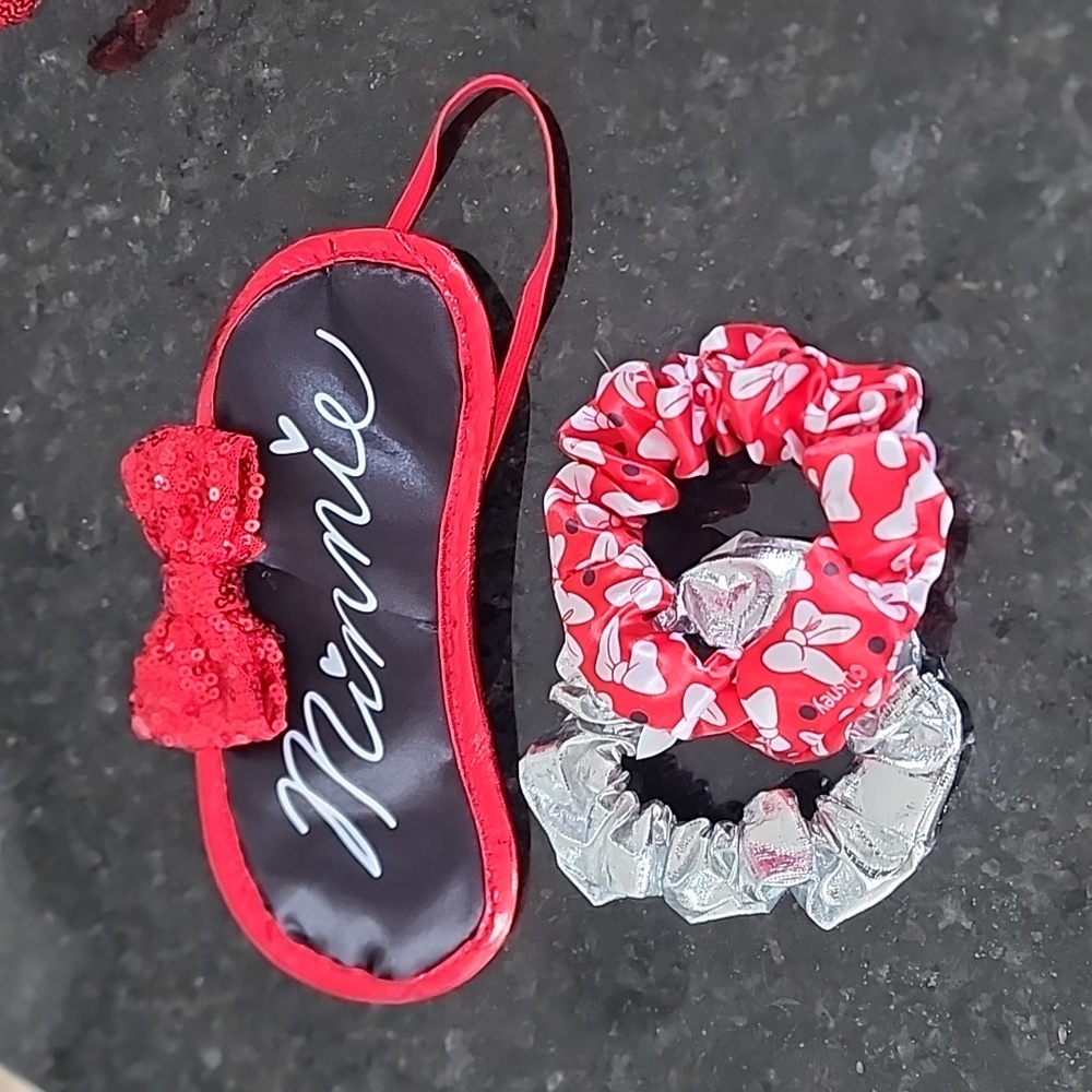 Minute Mouse Sleep Mask with Scrunchies